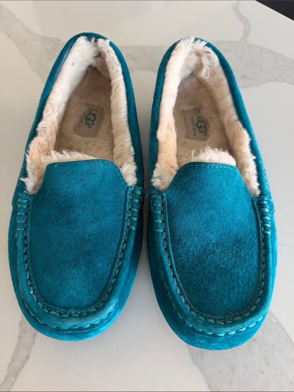 UGG Women’s Ansley Teal Suede Shearling-Lined Moccasin Slippers. Size 8.